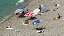 Antalya sahillerinde bayram tatili yoğunluğu (2) - ANTALYA