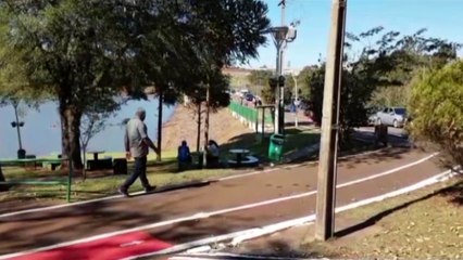 População aproveita tarde de domingo para fazer caminhada no Lago Municipal
