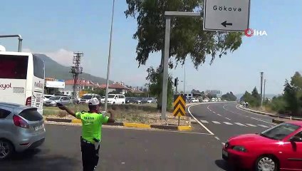 Bayramın üçüncü günü de yollarda yoğunluk devam etti