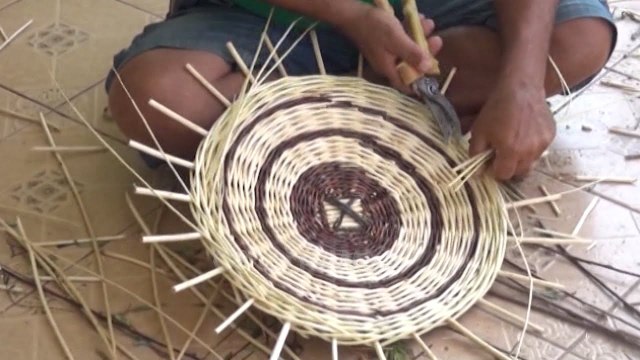 Ora News - Korçë, punimet artizanale me thupër, mundësi vetëpunësimi për romët e egjiptianët