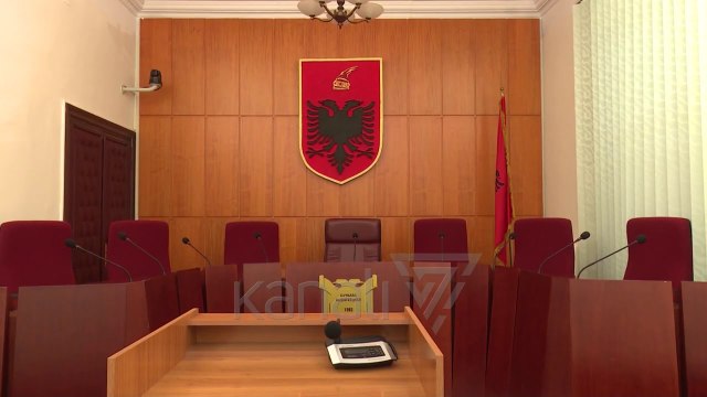 SHTYHET NGRITJA E KUSHTETUESES, KED SKUALIFIKON KANDIDATET PER DY VENDE - News, Lajme - Kanali 7