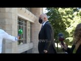 Ora News - Mbledhja e Këshillit Politik, kryeministri Rama mbërrin i pajisur me maskë