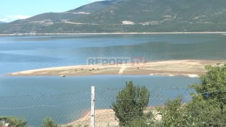 Report TV - Uji në liqenin e Fierzës tkurret dita ditës, rrezik për rënie në nivele kritike