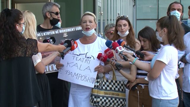 Ora News - Aktorët bashkë në SPAK: Sekuestro truallin e Teatrit Kombetar