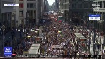 [이 시각 세계] 독일 베를린서 '코로나19 통제 반대' 집회 열려