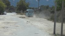 Ora News - “Peng” për 1 km, rruga që lidh Vlorën me Zvërnecin e amortizuar