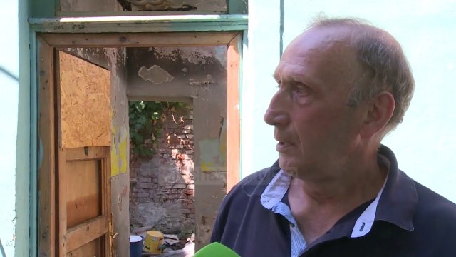 Zjarri e la pa shtëpi/Që nga muaji mars është i pastrehë, vëllai ka ardhur nga Greqia që ta ndihmojë