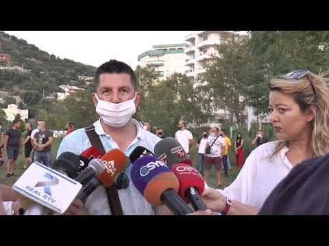 Proteste ne Vlore kunder mbylljes. Pronaret dhe artistet: Po falimentojme - Vizion Plus