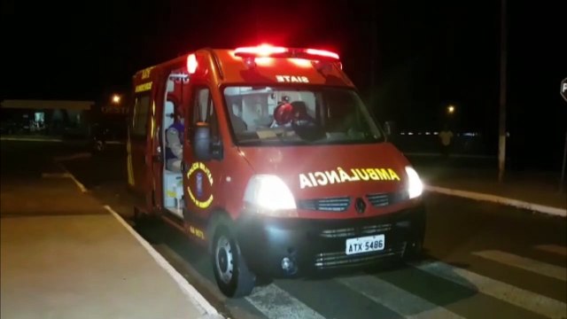 Homem sofre lesão na mão em colisão de trânsito na Avenida Tito Muffato