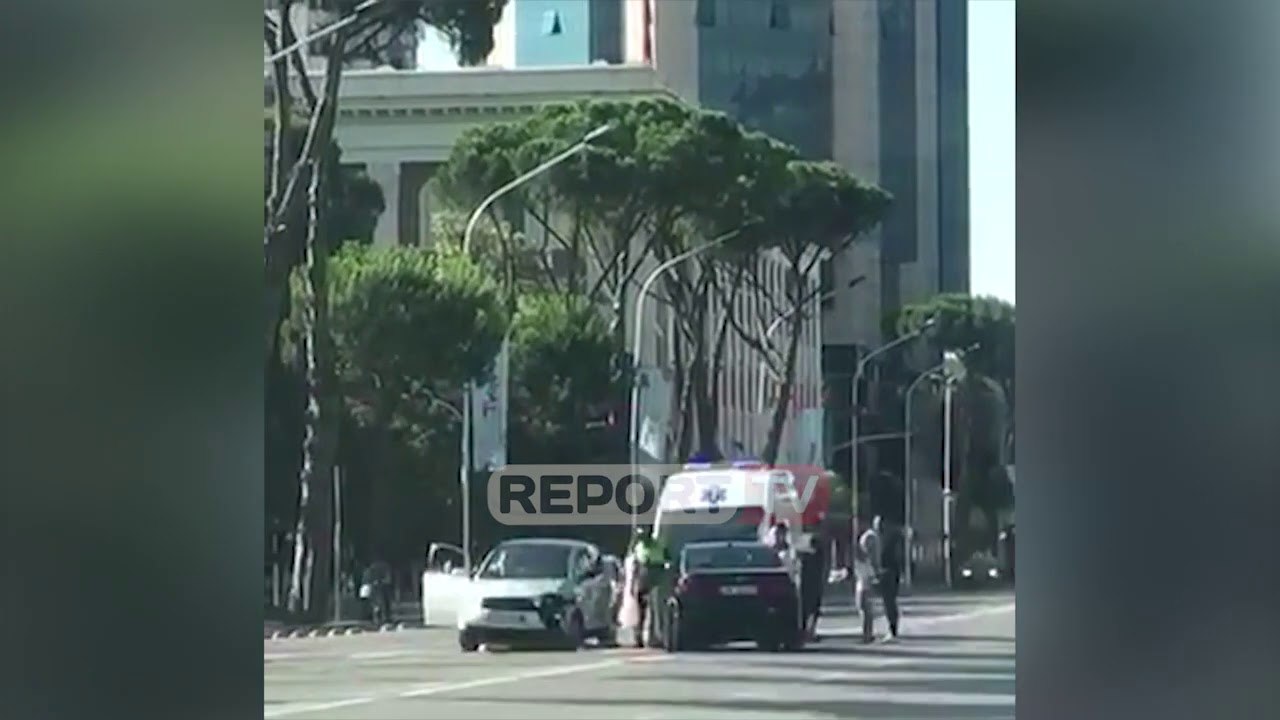 Report TV -Përplasen tre mjete në qendër të Tir...