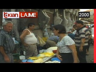 Zbraset markato e Pazarit te Ri, shitesit shesin ne rruge (15 Gusht 2000)