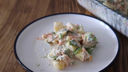 BU SALATA YEDİKÇE YEDİRİRÇOK LEZZETLİ BESLEYİCİ BİR SALATA TARİFİ