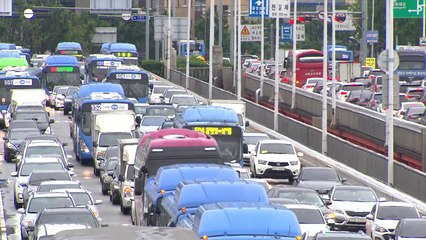 '또 기습폭우' 서울 시내 도로 20여 곳 통제...온종일 마비 / YTN