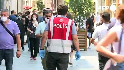 Istanbul police enforce mask wearing as COVID-19 cases rise