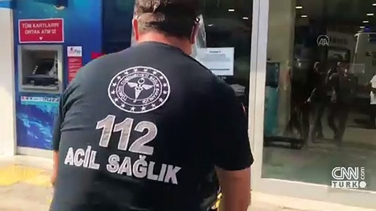Sevgilisi tarafından darpedilen kadın şiddetten kaçıp bankaya sığındı | Video