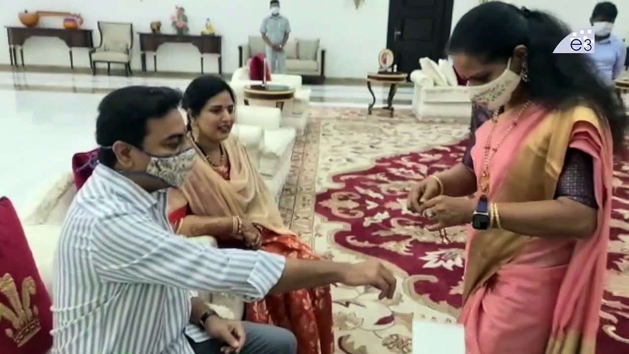 Kalvakuntla Kavitha Ties Rakhi To Her Brother KTR | KTR Surprises Kavitha With A Gift | E3 Talkies