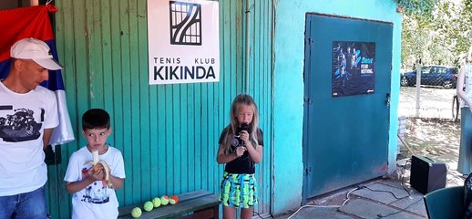 Nikolina Pešić peva himnu Bože pravde u TK Kikinda, 2.8.2020.