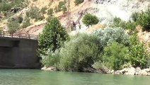 Kaybolan 4 yaşındaki Miraç'ın bulunması için çalışmalar Dicle Nehri kenarında sürüyor - DİYARBAKIR
