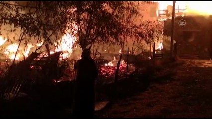 Çubuk'da bir evde çıkan yangın 3 ev ve 1 kamyonete sıçradı - ANKARA