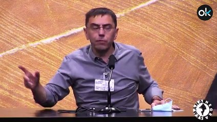 Monedero quiere que lleguen más pateras y menos turistas "con dinero" que vienen en avión y "contaminan"
