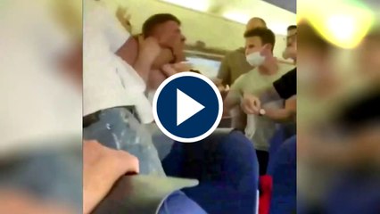 Vuelan los bofetones en pleno trayecto aéreo