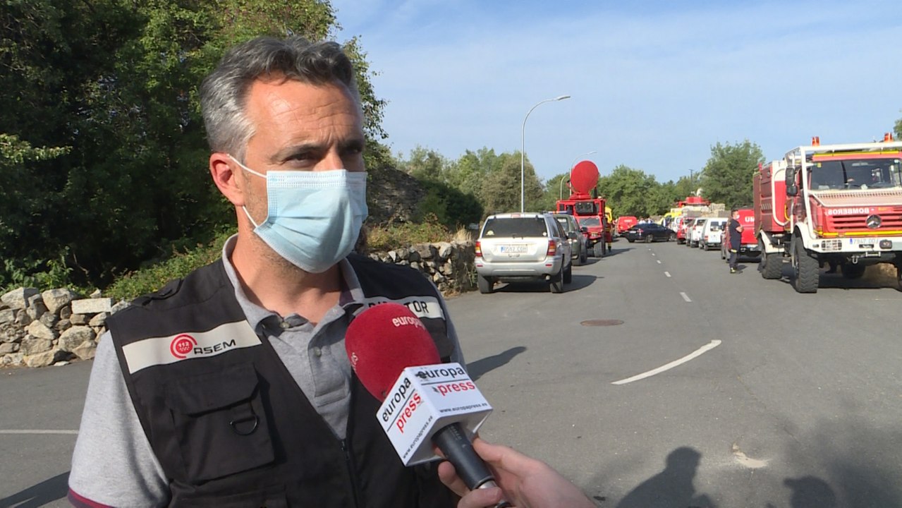 El incendio forestal de Robledo continúa activo pero "estabilizado"