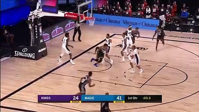 Le panier très longue distance de Markelle Fultz au buzzer