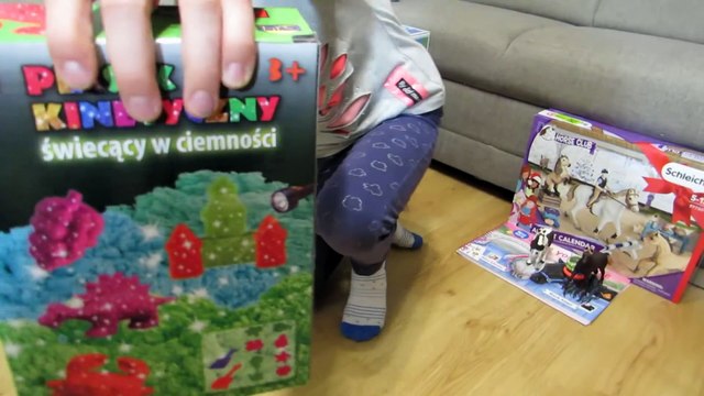 Sophia Isabella Brincando com Presentes Lindos Brinquedos