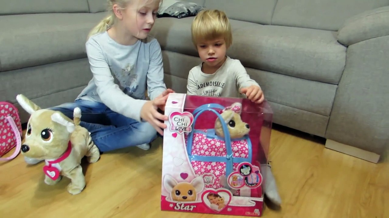 Sophia Isabella Brincando com Ursinho