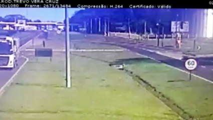 Câmera registra grave acidente na BR-277, em Céu Azul