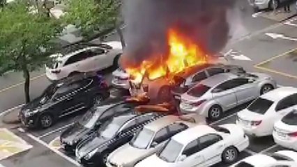 아파트 주차장에서 차량 화재...1명 다쳐 / YTN