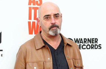 Bonehead says a dwarf invaded the stage during Oasis gig