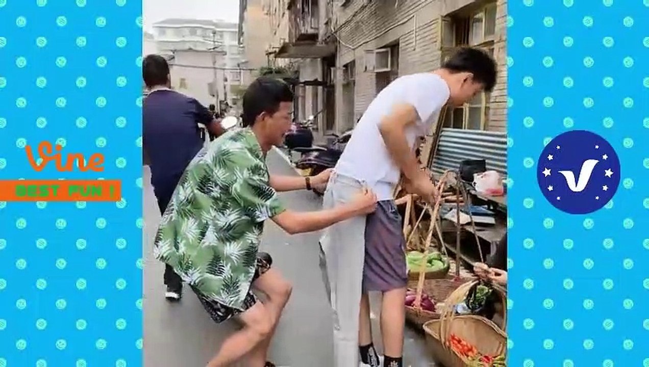 New Funny Videos 2020 ● People doing stupid things P162 ( 480 X 854 )