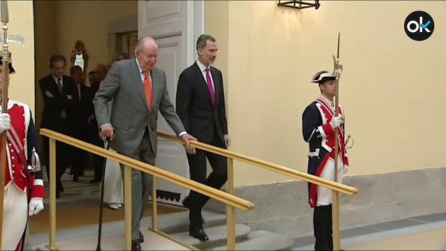 Juan Carlos I abandona España por el escándalo de sus cuentas en Suiza desvelado por OKDIARIO