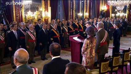Elhagyja Spanyolországot I. János Károly volt király