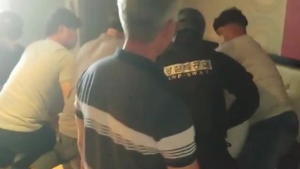 '투신소동' 필로폰 투약 남성 경찰특공대가 구조 / YTN