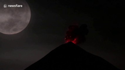 Guatemala's 'Fuego' volcano erupts under a full moon