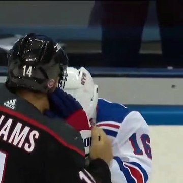 La sangrienta pelea entre dos jugadores en el ‘estreno’ de la NHL