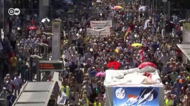 Германия в шоке: тысячи демонстрантов в Берлине проигнорировали коронавирус (03.08.2020)