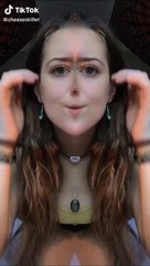 Une fille qui a une 3ème jambe... TikTok hilarant