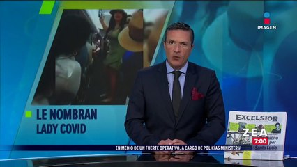 ¡Abuchean a pasajera de avión por negarse a usar cubrebocas!