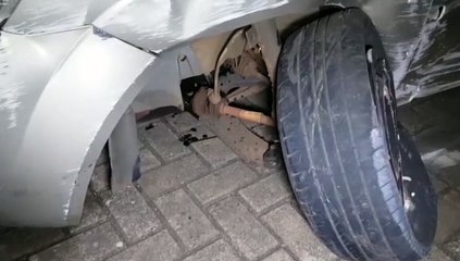 Carro atinge parede de empresa em acidente no Bairro São Cristóvão