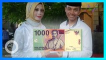 Pria Lombok menikahi calonnya dengan mas kawin 1.000 Rupiah - TomoNews