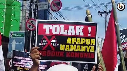 MASSA DEMO TOLAK RUU PIP DAN RUU OMNIBUS LAW DI JEMBER