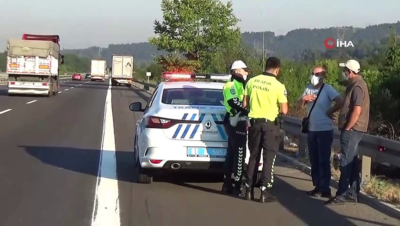 TEM otoyolunda hafif ticari araç tıra arkadan çarptı: 3 yaralı