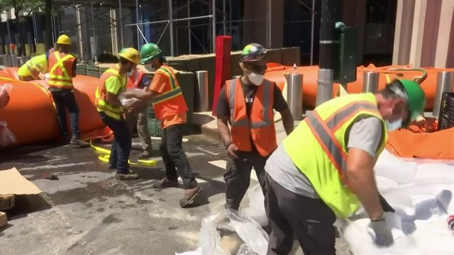 Ouragan Isaias: New York installe des barricades contre les inondations