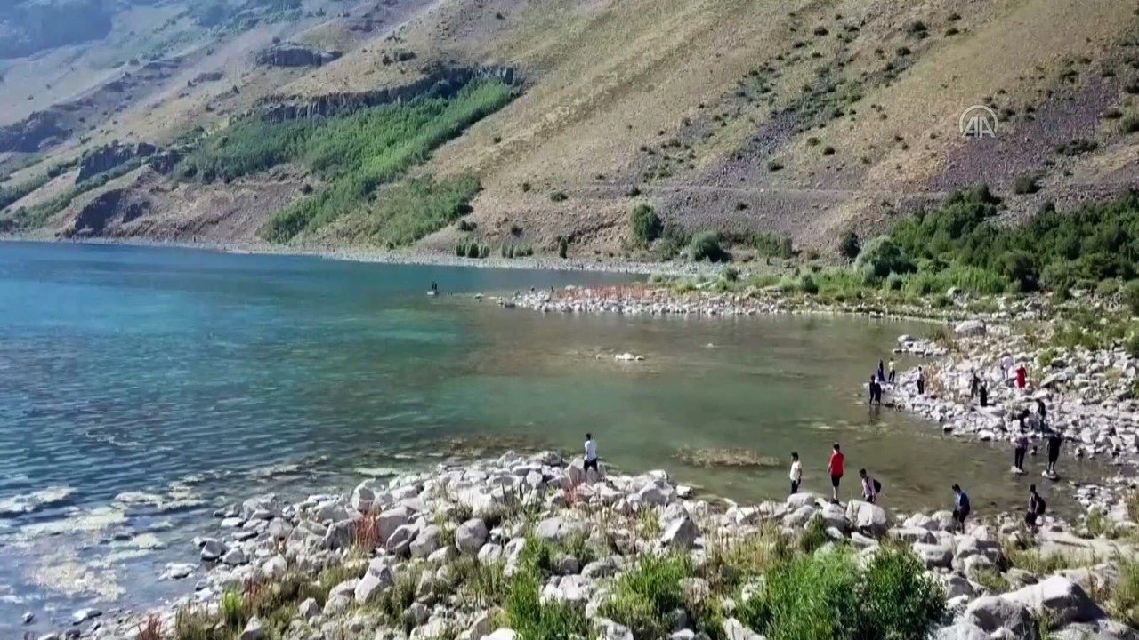 Nemrut Krater Gölü yerli ve yabancı ziyaretçilerin akınına uğruyor - BİTLİS