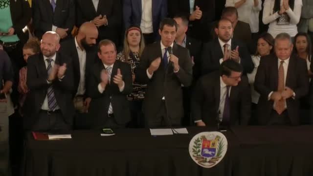 Malestar entre los venezolanos por la decisión de la oposición de no concurrir a las elecciones legislativas de diciembre