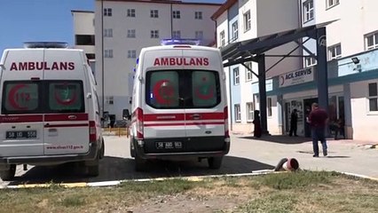Şarkışla'da tamirat için çıktıkları çatıdan düşen 3 kişi yaralandı - SİVAS