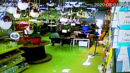 Deprem anı Elazığ’da kameralara yansıdı